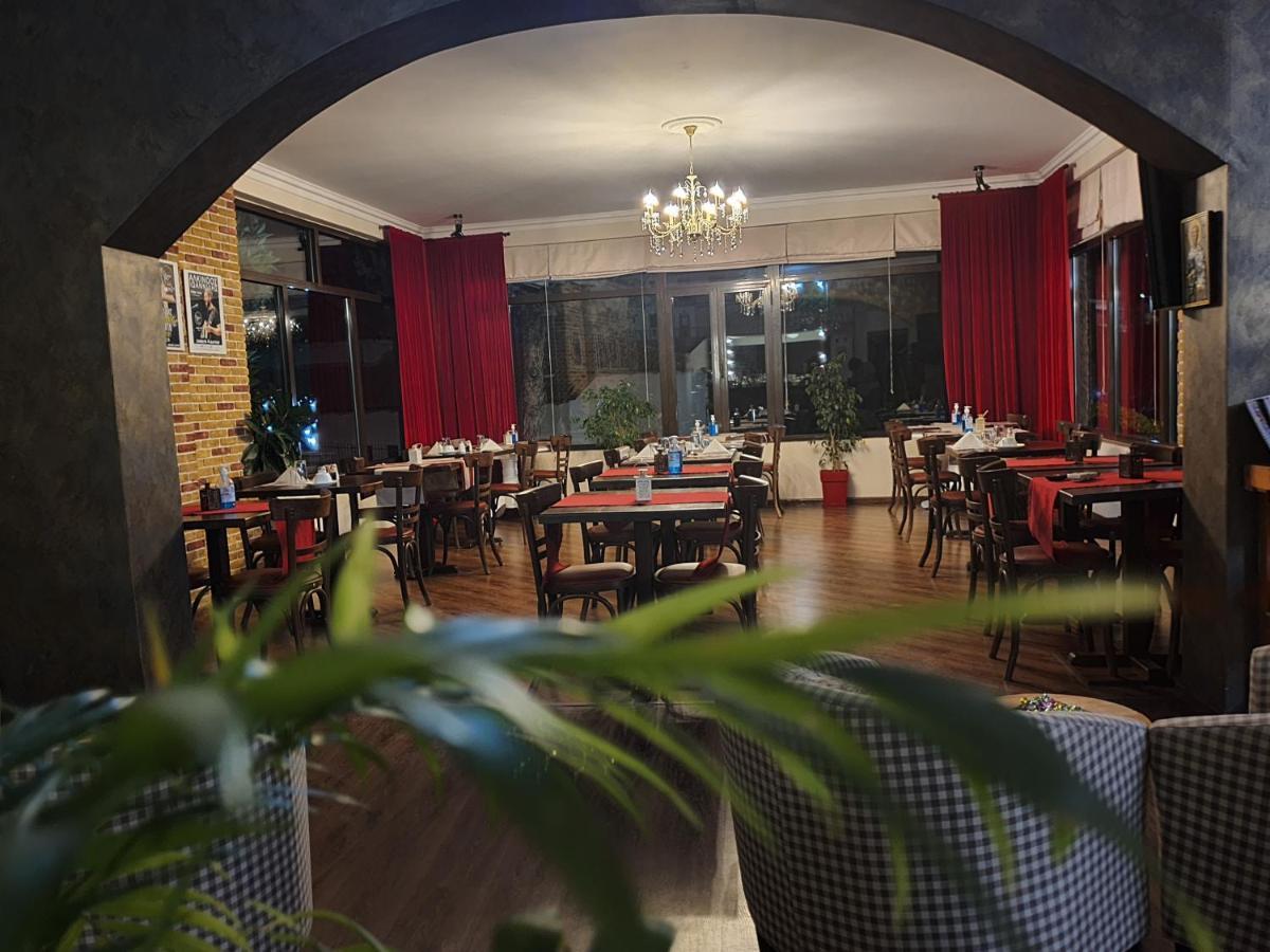Theatro Hotel Odysseon Kalampáka Buitenkant foto