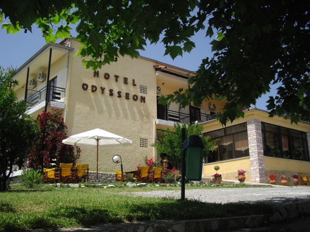 Theatro Hotel Odysseon Kalampáka Buitenkant foto