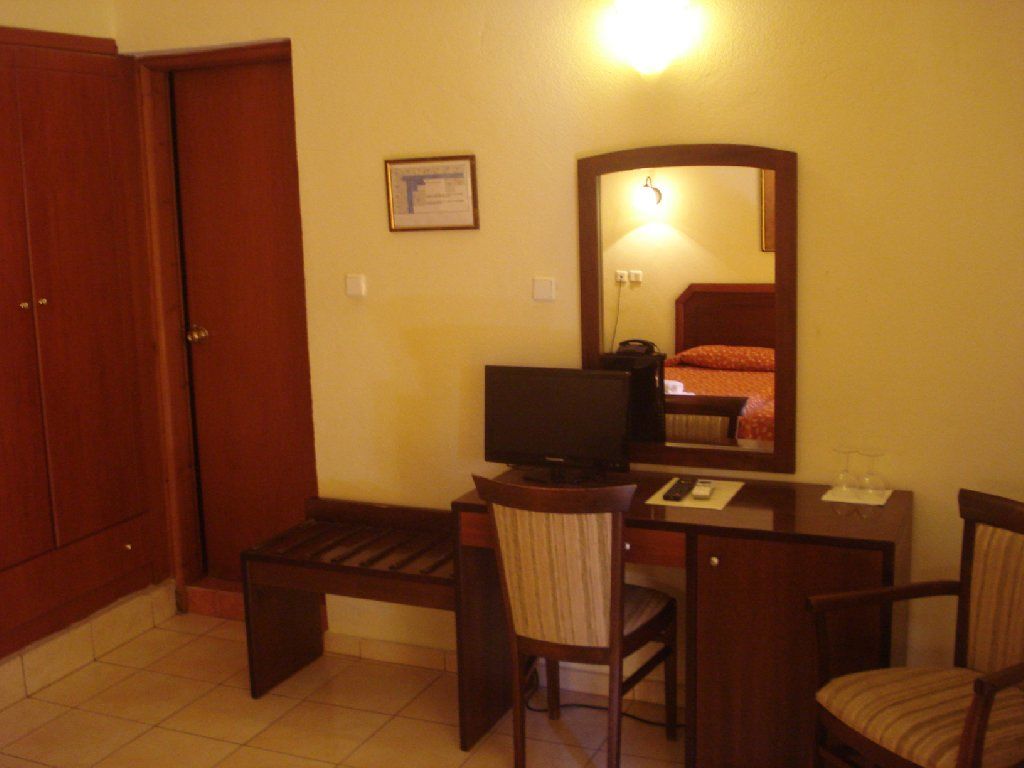 Theatro Hotel Odysseon Kalampáka Buitenkant foto